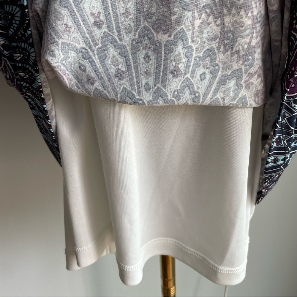 Cleo Paisley Bell Sleeve Dress Sz XS Feminine Peacock Below Knee Pretty Classy - Picture 12 of 15